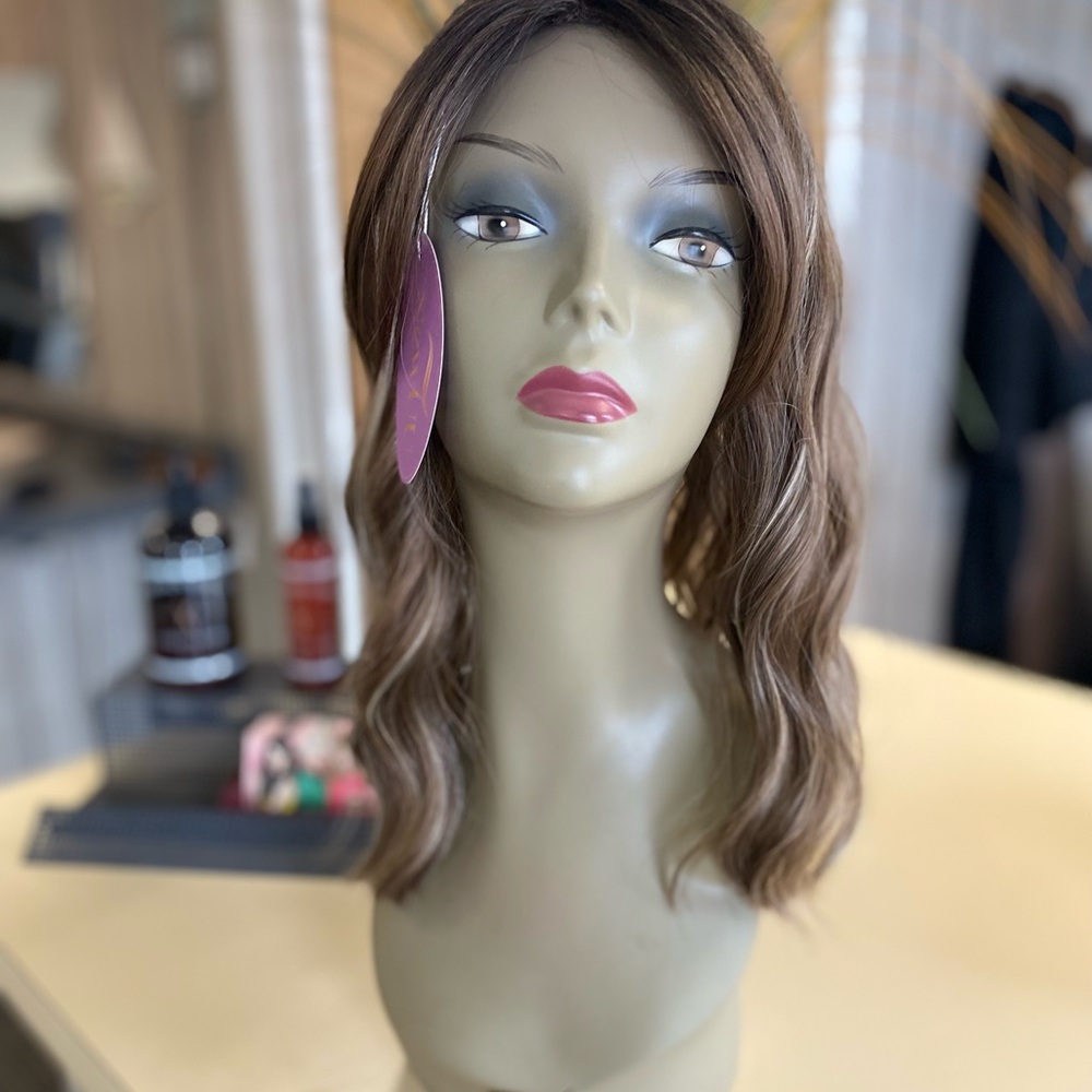 Elegant Brown Wavy Hair Wig